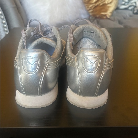 Puma Metallic Silver Roma Sneakers unisex size 6 men, women 8 - Picture 5 of 10